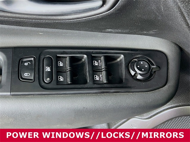 Vehicle image 25 of 33