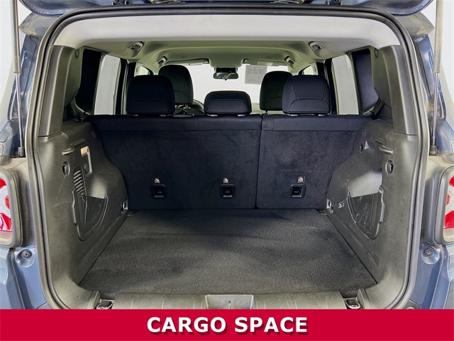 Vehicle image 29 of 33
