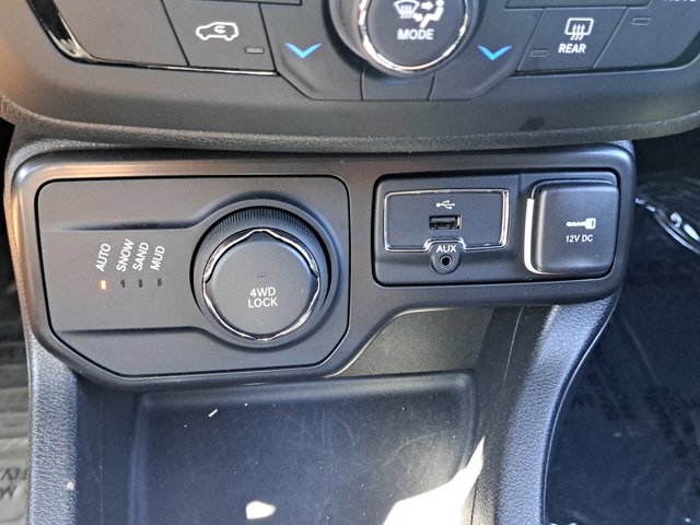 Vehicle image 25 of 28