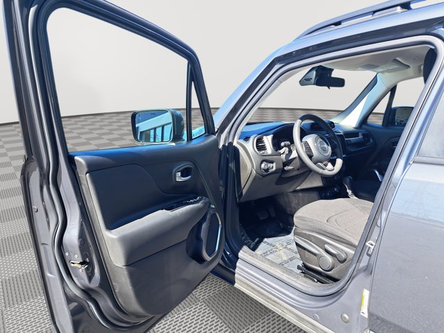 Vehicle image 19 of 28
