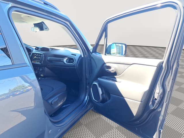 Vehicle image 17 of 28