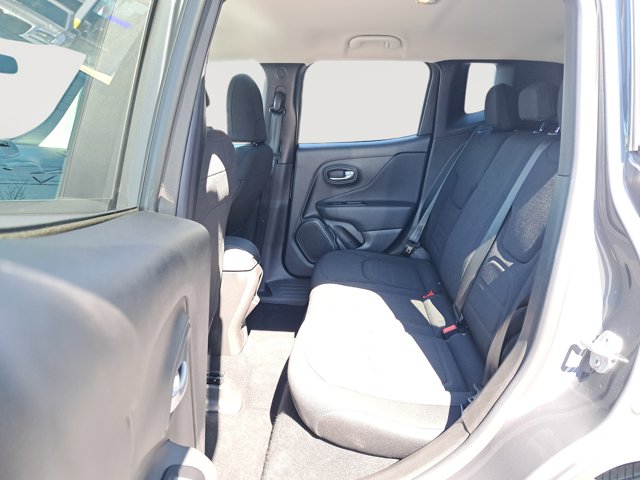 Vehicle image 14 of 28