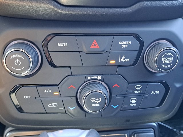 Vehicle image 24 of 28