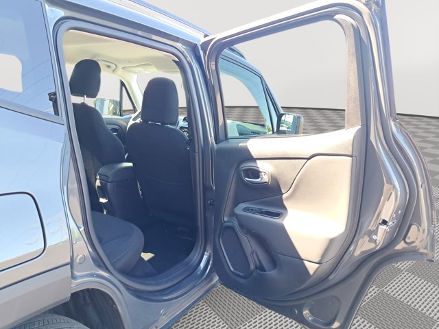 Vehicle image 15 of 28