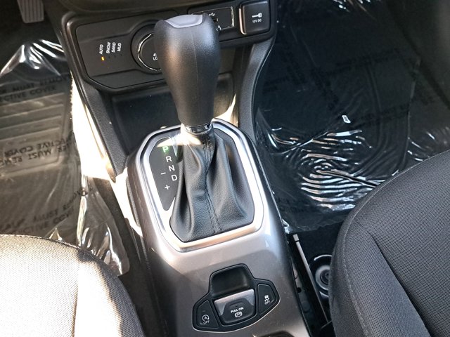 Vehicle image 23 of 28