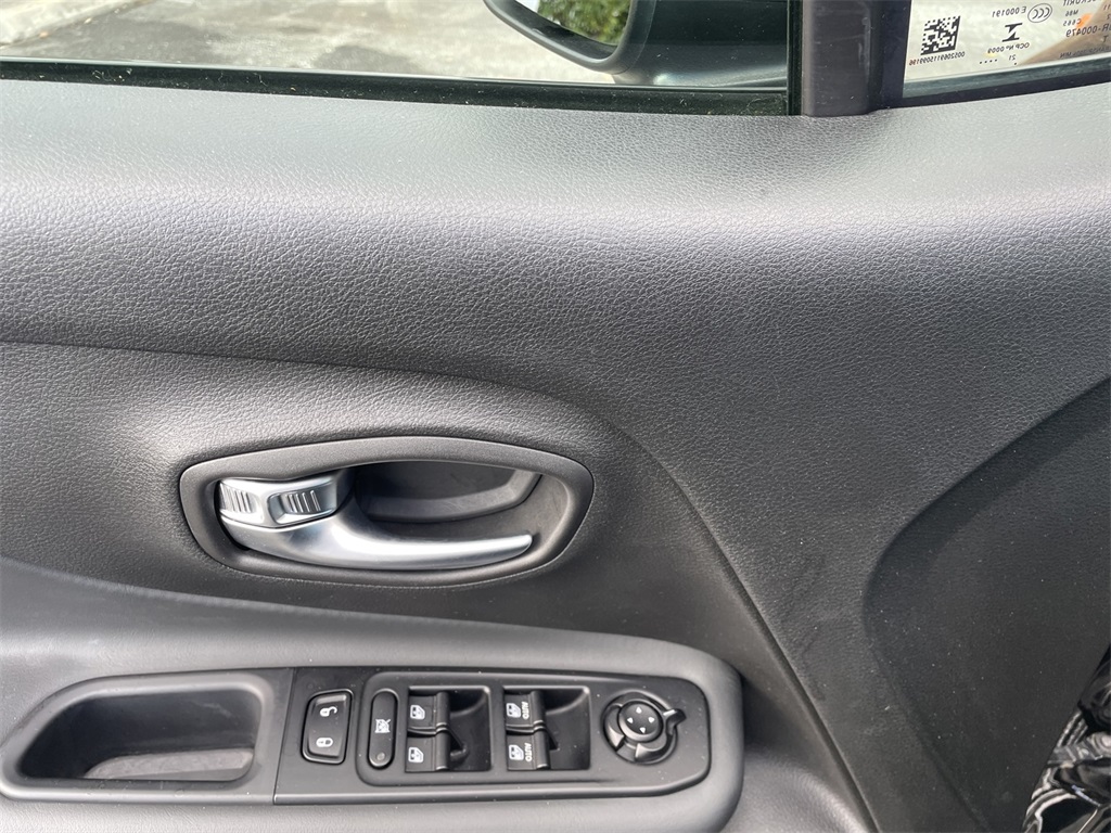 Vehicle image 13 of 45