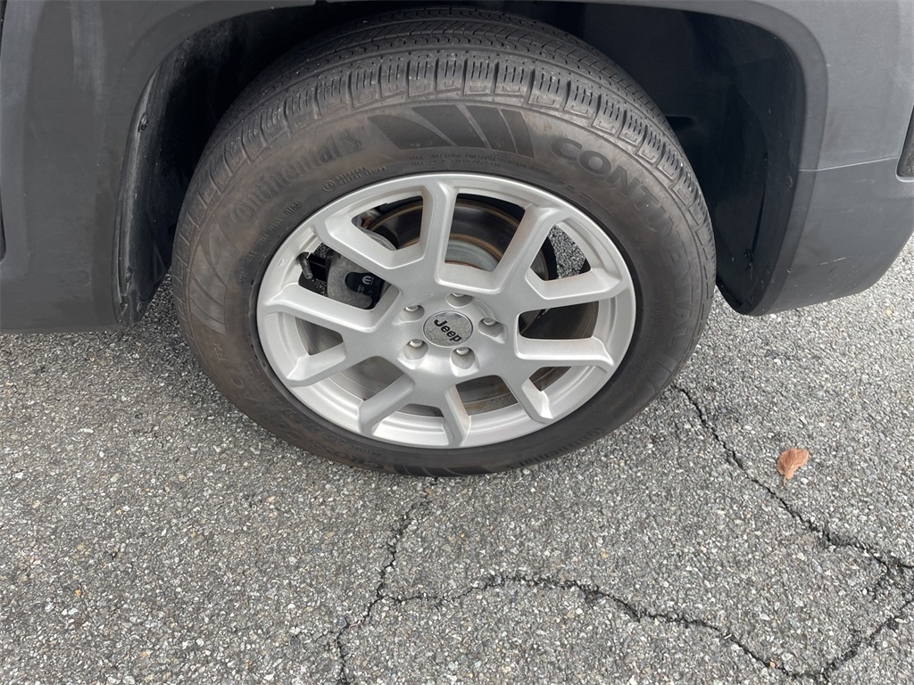 Vehicle image 42 of 45