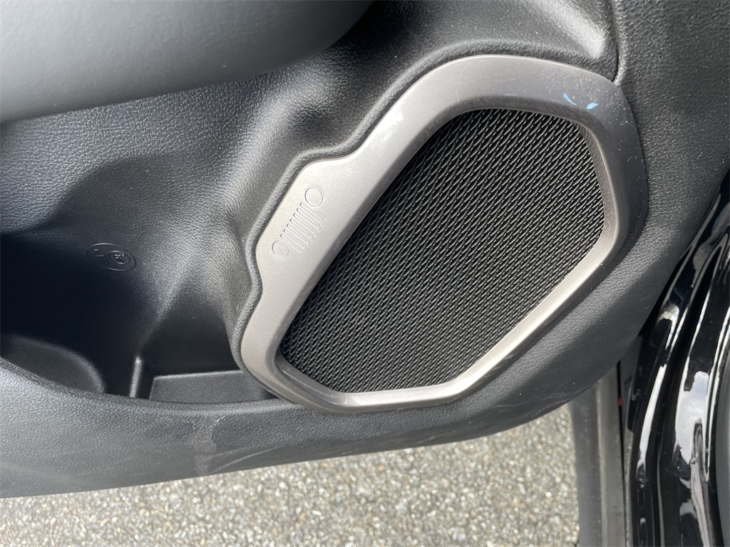 Vehicle image 14 of 45