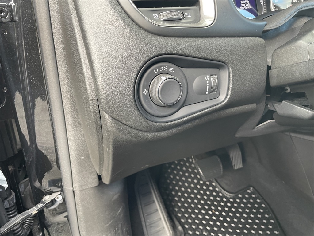 Vehicle image 17 of 45