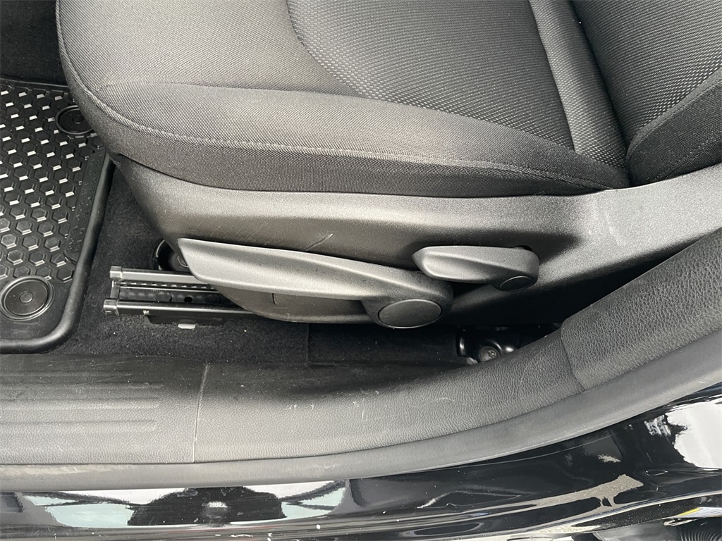 Vehicle image 16 of 45