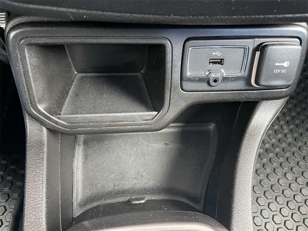 Vehicle image 33 of 45