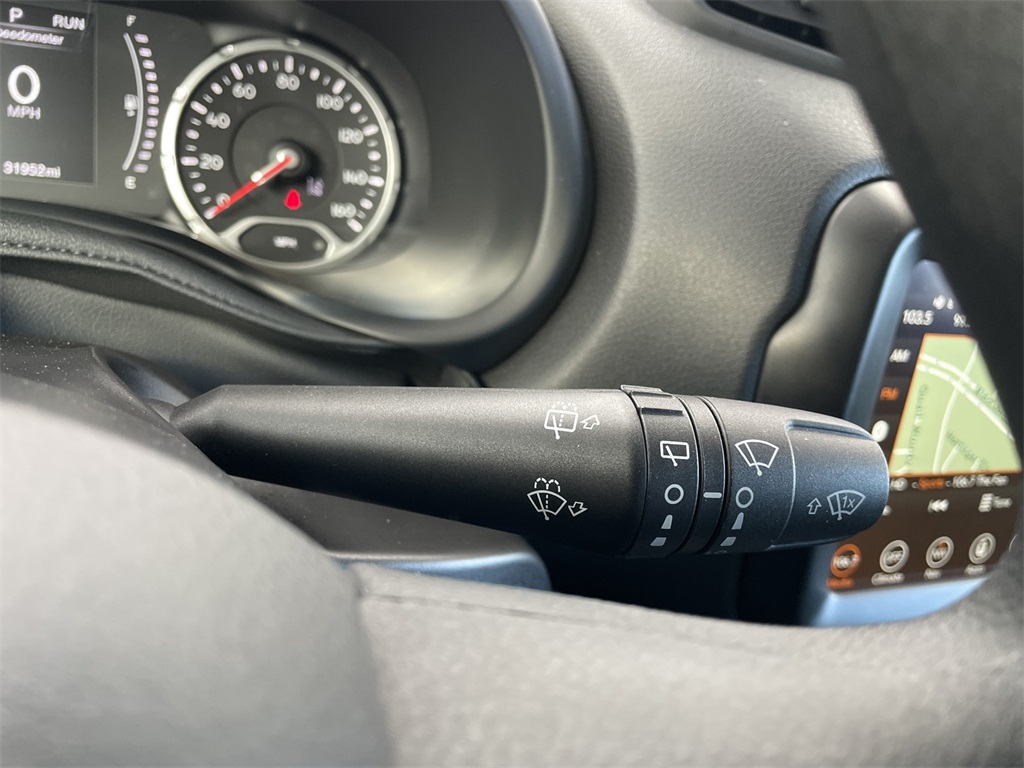 Vehicle image 25 of 45