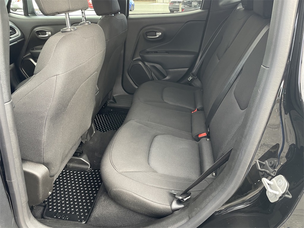 Vehicle image 41 of 45