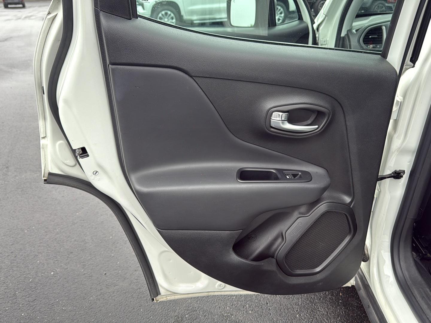 Vehicle image 19 of 20