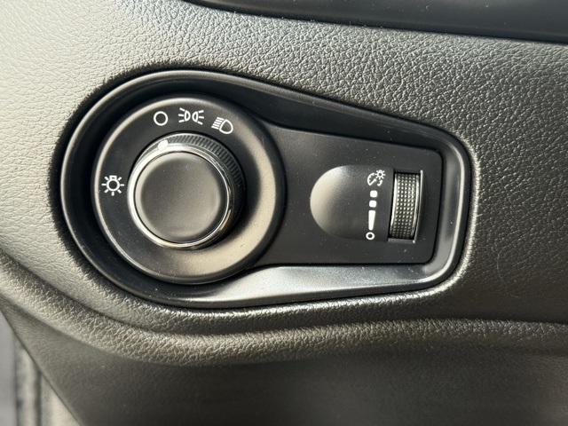 Vehicle image 20 of 30