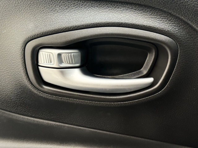 Vehicle image 19 of 30
