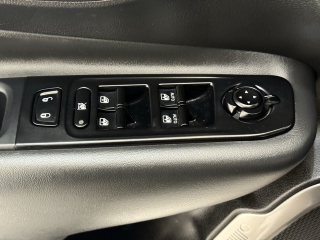 Vehicle image 18 of 30