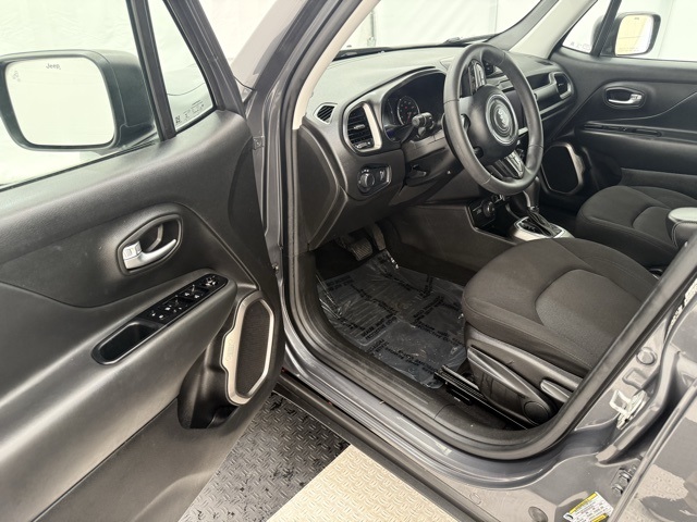 Vehicle image 17 of 30