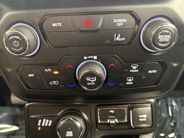 Vehicle image 24 of 30