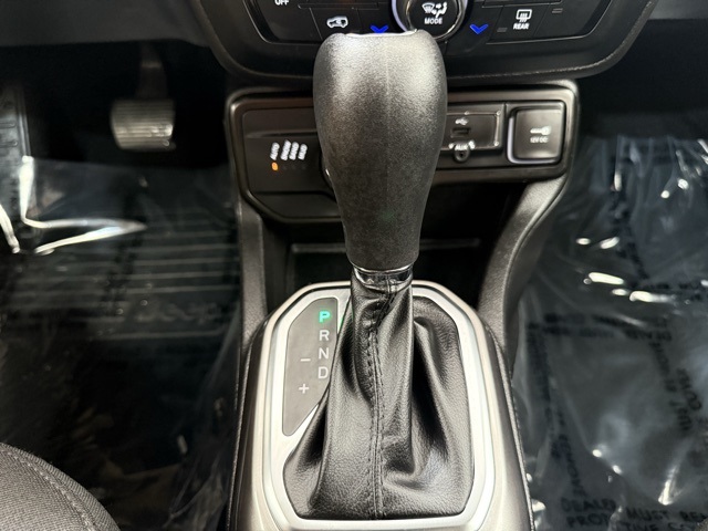 Vehicle image 27 of 30