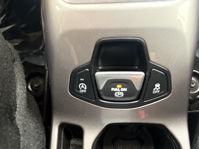 Vehicle image 26 of 30