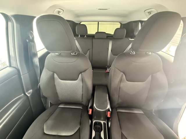 Vehicle image 16 of 30