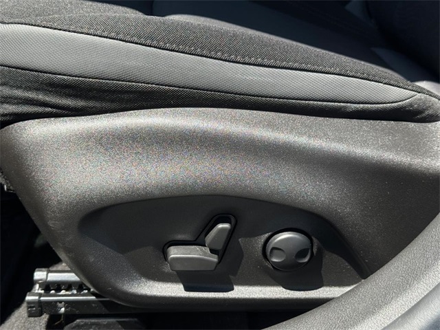 Vehicle image 21 of 30