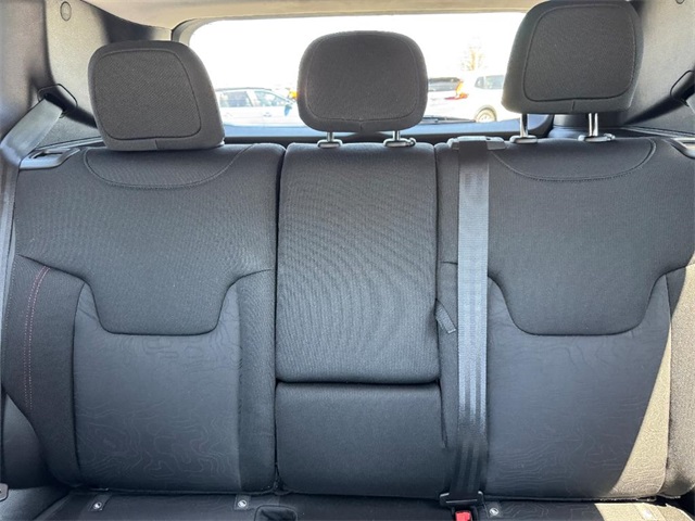 Vehicle image 17 of 30