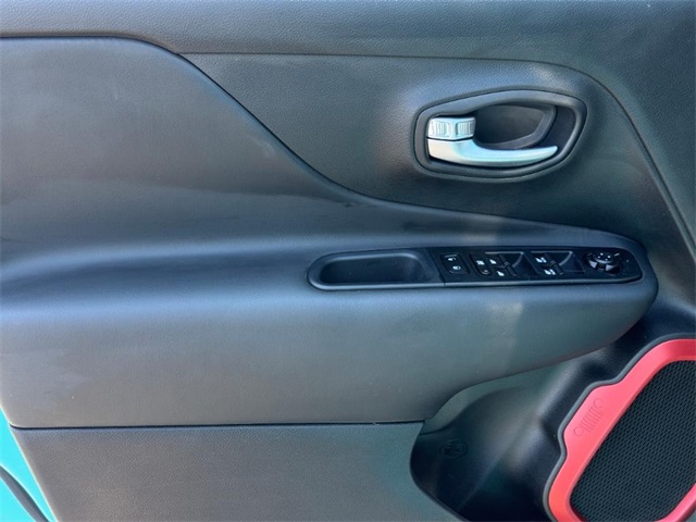 Vehicle image 22 of 30