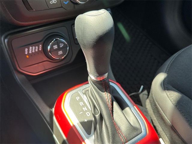 Vehicle image 28 of 30