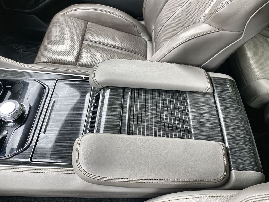 Vehicle image 22 of 25