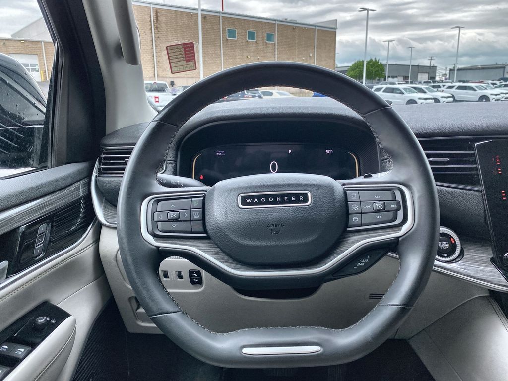 Vehicle image 17 of 25
