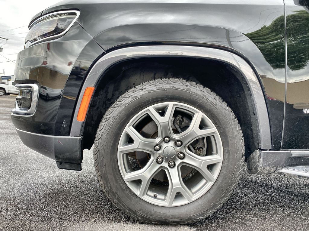 Vehicle image 11 of 25