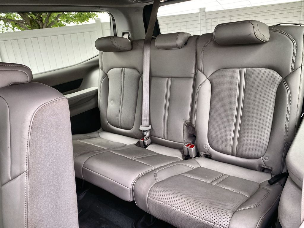 Vehicle image 13 of 25