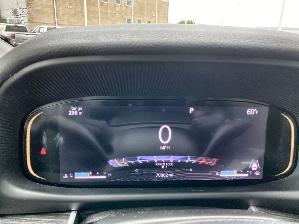 Vehicle image 18 of 25