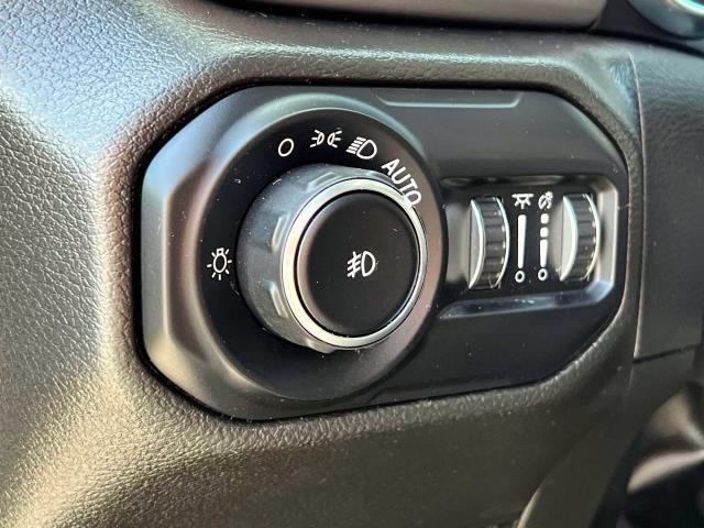 Vehicle image 17 of 31