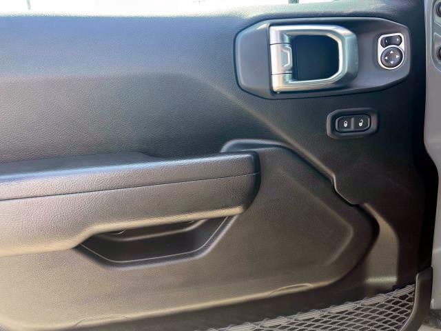 Vehicle image 15 of 31