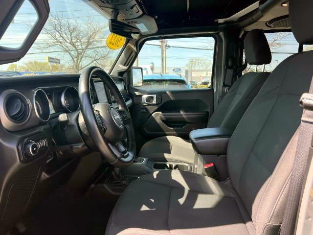 Vehicle image 14 of 31