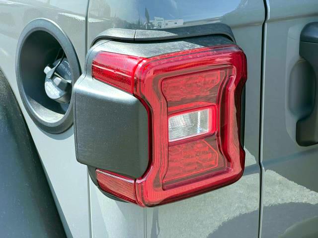 Vehicle image 8 of 31