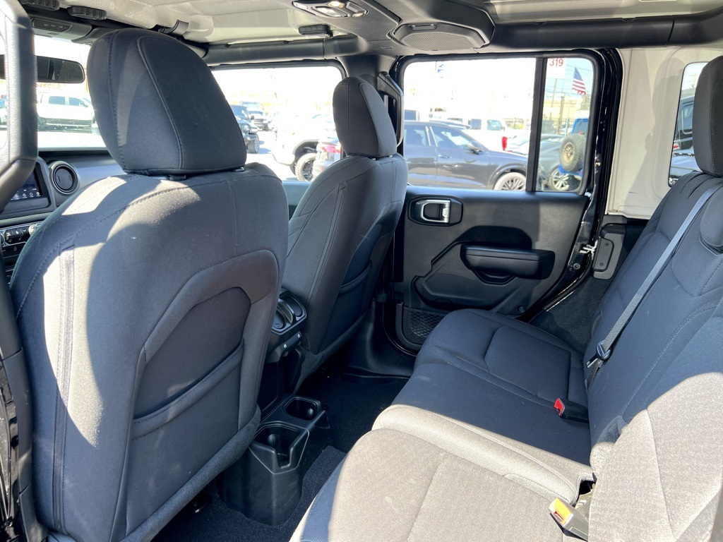 Vehicle image 17 of 29