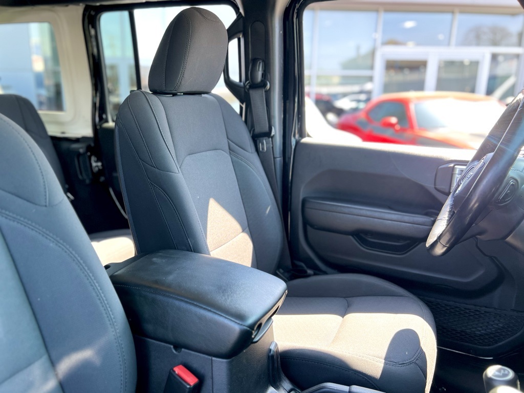 Vehicle image 27 of 29