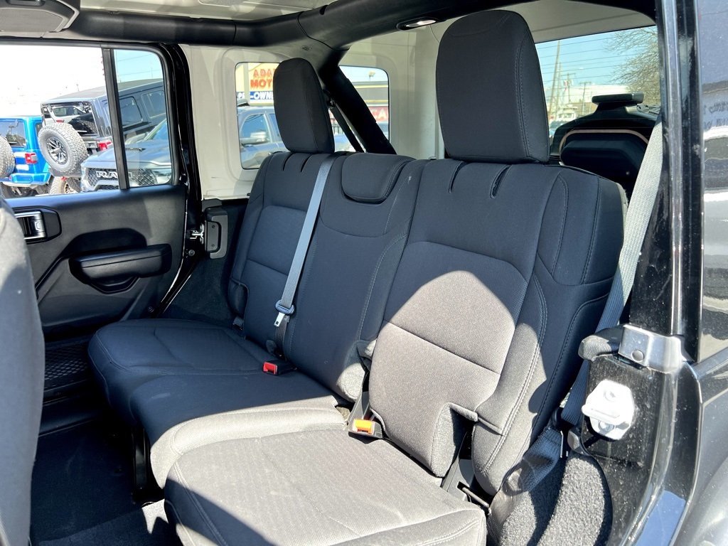 Vehicle image 21 of 29