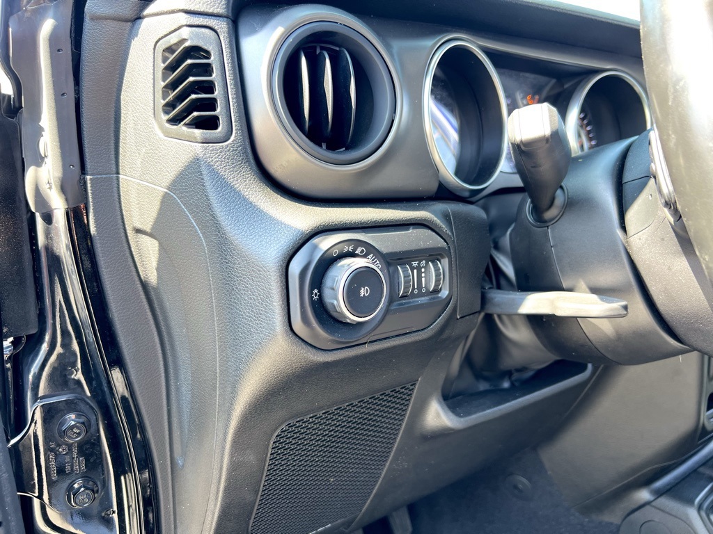 Vehicle image 11 of 29