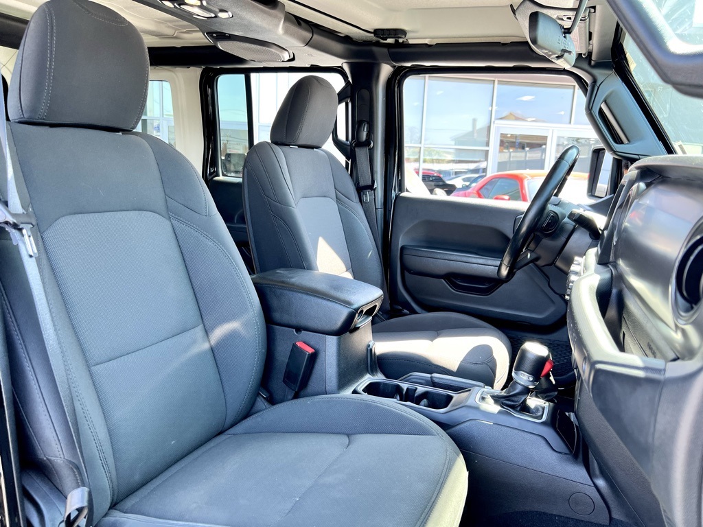 Vehicle image 26 of 29