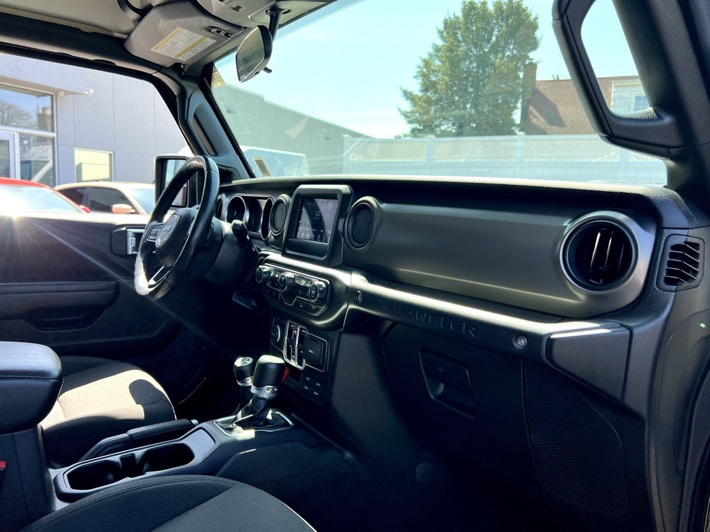 Vehicle image 28 of 29