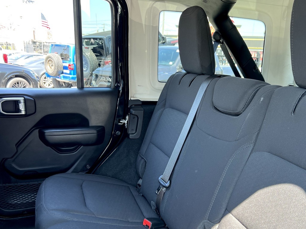 Vehicle image 22 of 29
