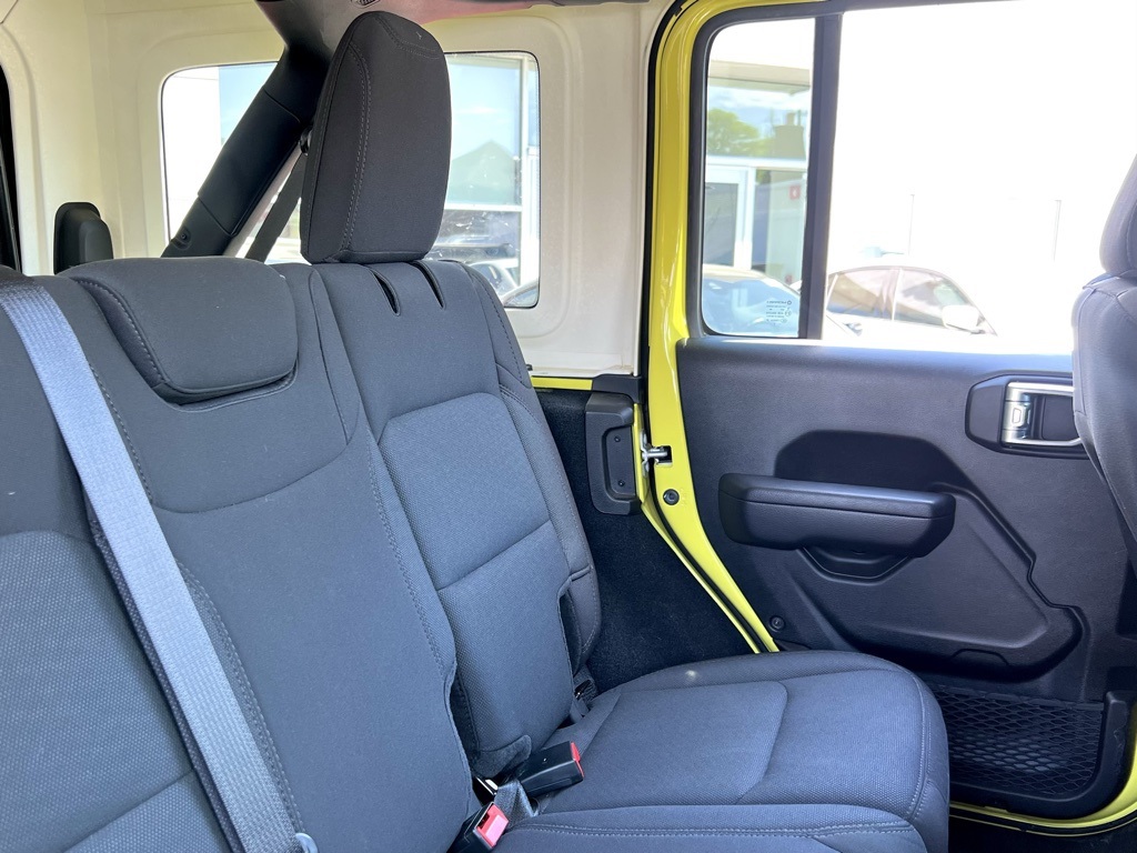 Vehicle image 25 of 30
