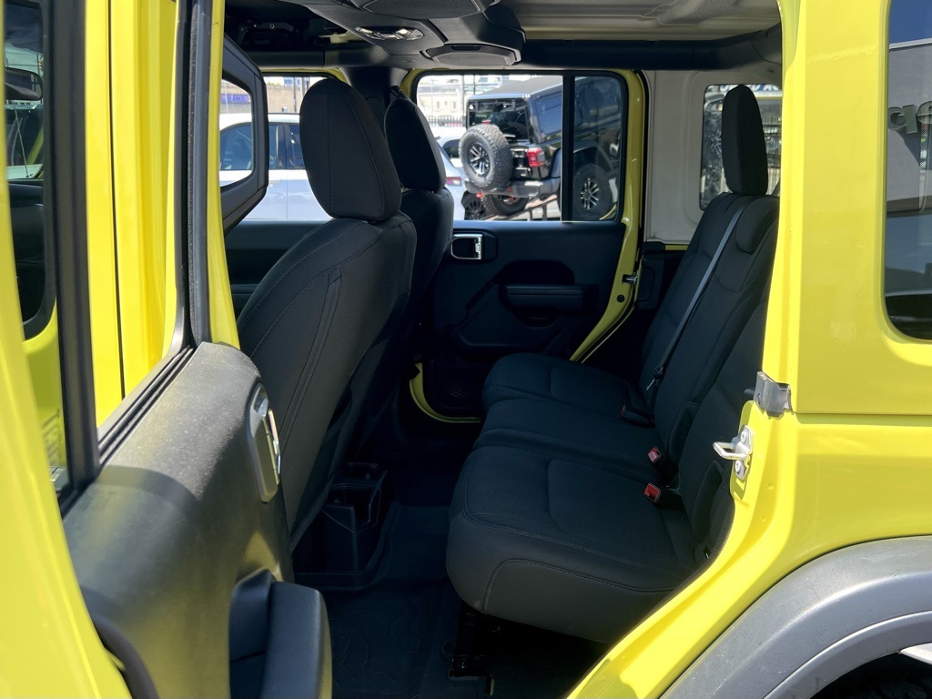 Vehicle image 16 of 30