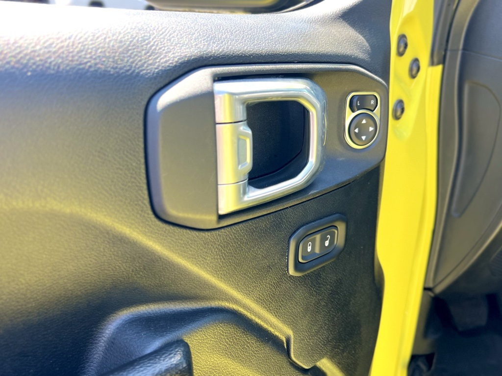 Vehicle image 10 of 30