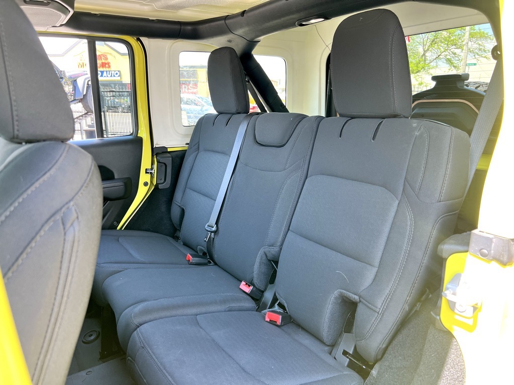 Vehicle image 21 of 30